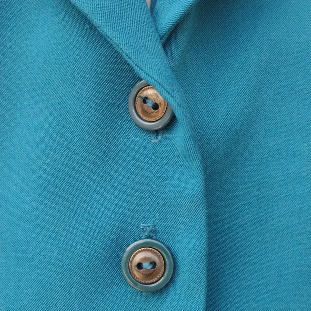 karin stevens details shoulder